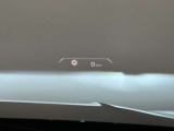 ヘッドアップディスプレーは車速やナビゲーション情報を表示いたします。