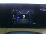 車両状態や走行道路の時速表示等のインフォメーションが備わっていますスピードメーターは上質なデザインとなっております。