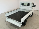 【3方開】荷台のゲートは3方向に。シーンに合わせ、効率よく荷物の積み下ろしが行えます♪