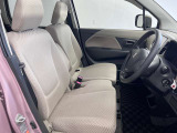 運転席も広くゆとりのある室内です