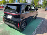 【障害物センサー】細い道を通ったときや駐車するとき等、障害物に当たりそうになると警告音が鳴ったり、自動でブレーキをかけてくれます。安心ですね!