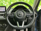 握りやすいステアリングは、運転操作をより快適にします。上質な素材感も魅力で、ドライブへの想いを掻き立てます。