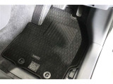 フロアマット標準装備。車内を清潔に保ちます。