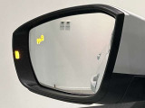 厳選仕入れで自信を持ってお勧めできる中古車だからこそ、ご契約前には、お客様ご自身の目での現車確認をお願いしております。