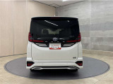 リヤ、後ろから見るとまた車の印象が変わってきますね☆☆