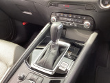 アクセルペダルを踏み込む量や速さに応じて変速パターンをし、人馬一体の運転感覚を発揮してくれる6速オートマ!