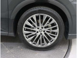 235/50R21タイヤを装備しています。※各ホイールのキズ等をご確認くださいませ。