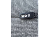 スマートキーは携帯しているだけで、ドアの施錠、解錠、エンジンの始動ができます。