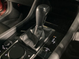 全てのトランスミッションのメリットを兼ね備えた理想的なAT、それがSKYACTIV-DRIVE(スカイアクティブドライブ)。「滑らかな変速」「ダイレクト感のあるシフトフィール」そして「低燃費」が特長です!