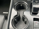 運転席と助手席の間にドリンクホルダーがある為、とても便利です☆