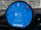 デジタルスピードメーター、航空機のコックピット操作箇所と同じ配色で目が疲れにくいように設計されてます。