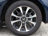 タイヤサイズは、155/65R14です。高品質でデザインにも優れている純正アルミホイールが装備され、スポーティーな雰囲気を演出しています。