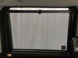 両側サンシェード付き♪休憩中や車中泊の際に外からの視線を遮ることができます♪