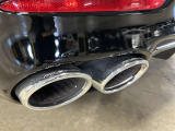 メルセデスの広いトランクルームはゴルフバックは勿論、様々な荷物の収納に役立ちます。実際に収納をお試しいただけますのでお気軽にご相談ください。