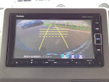 バックモニター付きで、車庫入れやバック時の後方確認をしっかりサポート。モニターに映し出される映像で死角も確認しやすく、狭い場所での駐車や後退時の操作をより安心して行えます。