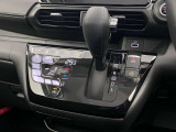 操作が簡単なシフトレバーですのでストレスなく運転が出来ますよ!