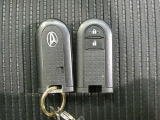 ドアの開錠施錠はドアノブに触れるだけ センサーが感知して開錠施錠をしてくれます 一度スマートキーをご体感ください 便利ですよ