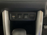 シートヒーター付きです。座面と背もたれをすばやく温めるシートヒーターを内蔵。身体を直接温めることができます。