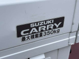 バックドアにはCARRYのエンブレムがついております!