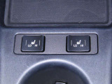 運転席と助手席にシートヒーターを装備しております。