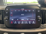 スマートフォン連携がスムーズで、ナビ・音楽・通話操作も快適。画面の反応も良好で、視認性の高いモニターを備えています。