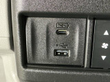 【USBポート】USBポートも装備されています!スマートフォンのオーディオに連携も可能です。今や欠かせない装備の一つです!そして、充電用は急速充電に対応しているtype-Cとなっています♪