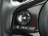 ◆オーディオリモコンスイッチ◆ハンドルにスイッチが装備されてます。視点をそらすことなく、ボリューム調整・オーディオソース切替・選曲が出来ます。安全運転しながら操作が可能になりました。