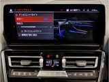 【ⅰドライブナビゲーション】文字情報も鮮明に表示する高解像度カラーディスプレイを採用。視認性に優れた地図デザインと特徴的な建造物を目印にした描写表示で現在位置を把握できます。地図データの更新も可能です