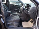 認定中古車保証1年間距離無制限の保証とロードアシスタンスサービスが全車に付帯されています。また、1年間または2年間の延長保証(有償)もご利用いただけます。