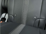 ◆ISOFIX◆シートベルトいらずでチャイルドシートと固定金具を連結するだけでガッチリ固定できます。