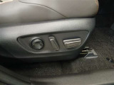 パワーシート搭載。微妙な調整が手軽にでき、ピッタリなポジションで運転することが可能です。