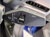 【ハンドル】ドライバーとBMW車の一体感がダイレクトに伝わるステアリングホイール。形状・太さへの拘りに加えて、操作性を高める為にスイッチ類も配置。クイックかつ安定のドライビングを体感下さい!