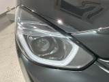 LEDヘッドライトは、点灯の瞬間から最大光量を発揮し、突然暗くなるトンネルなどでの安定感を高めます。