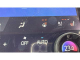 ステアリングヒーター付き。寒い日のドライブも、手のひらから温めてくれます。