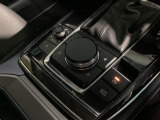 電動パーキングブレーキの搭載により、コンソールデザインの自由度が増すだけでなく安全性も向上。上り坂では路面勾配に応じて坂を登れる駆動力が発生してから解除するので後ろへずり下がる心配もありません!