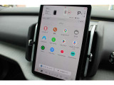 グーグルと共同開発のオペレーションシステムにより、スマホによる遠隔操作やグーグルアカウントの連携が可能