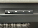 【メモリーシート】3か所のシート位置が記憶できます。これによりロングドライブ等でドライバーが変わっても瞬時に座席位置を変更する事が可能です。