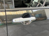 品質へのこだわり!フロアマットやシートなど車内をキレイに清掃し、ニオイや汚れなどを徹底的にクリーニングしてもらっております。室内はピカピカです☆