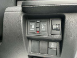 両側電動スライドドアです。