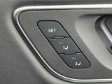 シートメモリーがついてドライバーに応じて座席位置や高さなど記憶させます