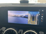 【360&deg;カメラシステム】フロント・サイド・リアに装備されたカメラにより、車両周囲を上から見たような高画質で歪みの少ない映像により見渡せるカメラが装備されております。