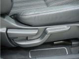 ◆シートハイトアジャスター◆運転席を上下に高さ調節ができます!運転ポジションを体格に合わせてシート調整できます。