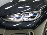 LEDヘッドライトは先進のLEDテクノロジーを採用。照射される白色光の周波性は太陽に近くバイキセノンヘッドライトを上回るコントラストでさらに明るく輝きます。
