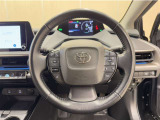 ステアリングスイッチ搭載!手を離さずに手元のスイッチでさまざまな操作が可能。運転中、視線をそらさなくても操作ができて安全です!