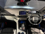 スッキリとまとめられた運転席周りで、運転を楽しくさせる内装です