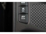 静粛性に優れた快適空間と静かな走りを実現。さらにEVモードではモーターのみでの走行でエンジン音や振動を感じさせない走りが楽しめます。
