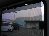 リアサンシェード装備しています。