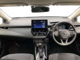シンプルながら機能性あふれる運転席廻りです。視界性もよく、運転しやすいですよ。
