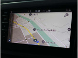 【純正ナビゲーション「DISCOVER PRO」】 高解像度ディスプレイ採用で大画面に詳細な地図情報を表示。とても使いやすいナビゲーションです。APP-CONNECT対応でスマートフォンを簡単接続。