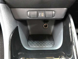 前席USBソケット(TypeA)でスマホの音声を車内でお楽しみ頂けます!